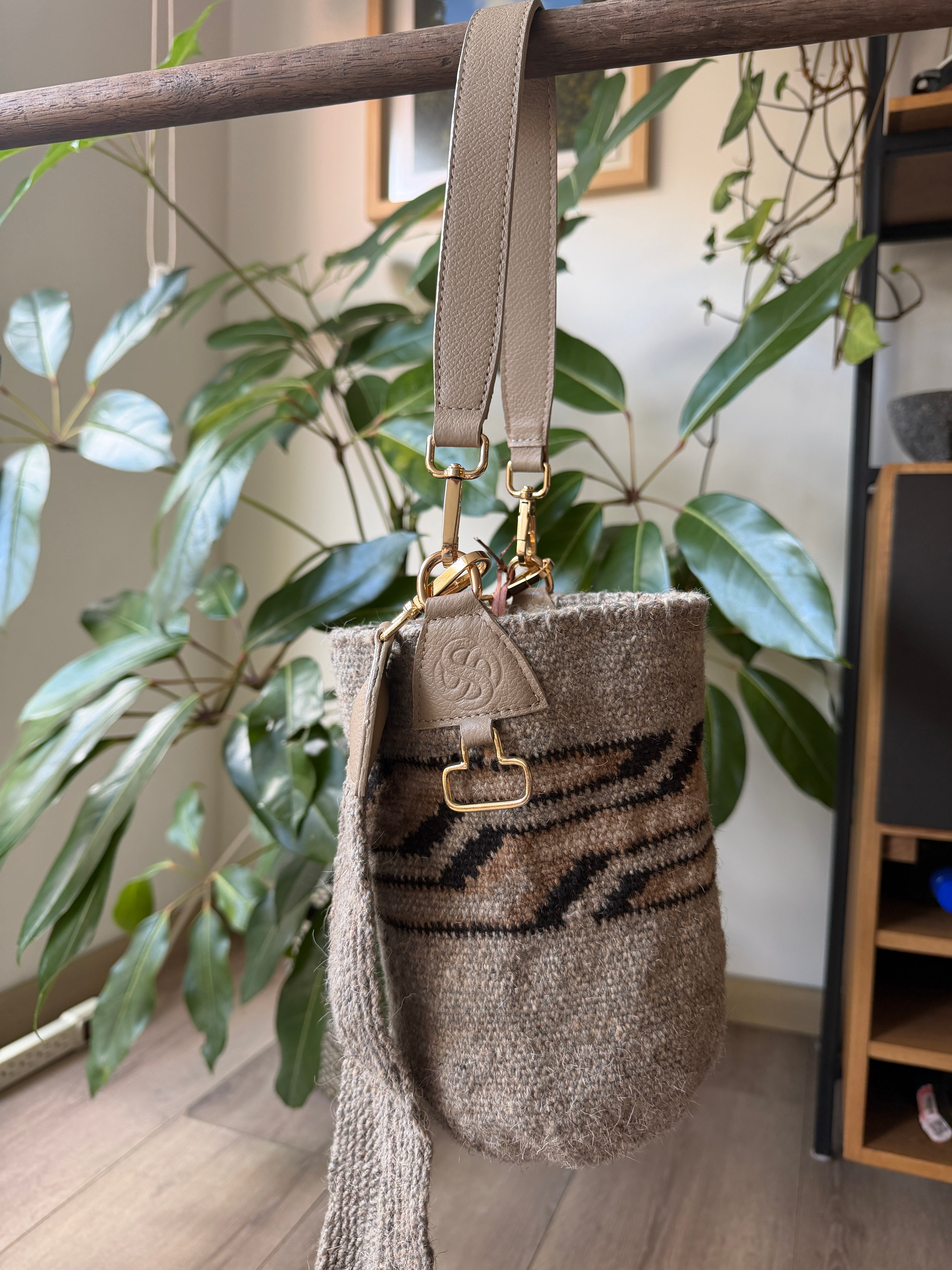 Mochila Arhuaca - Cuero Beige Escalera