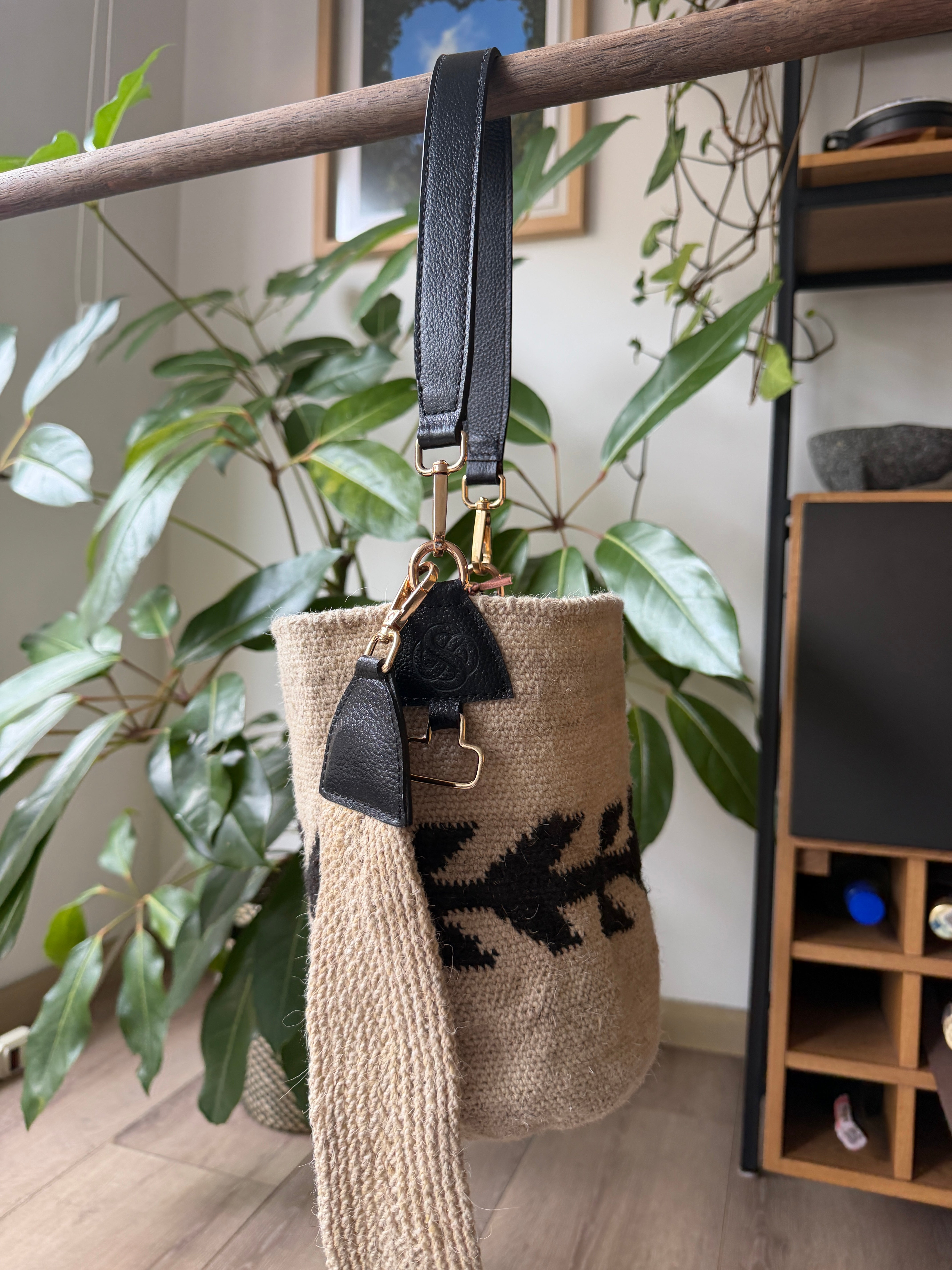 Mochila Arhuaca - Cuero Negro Flechas